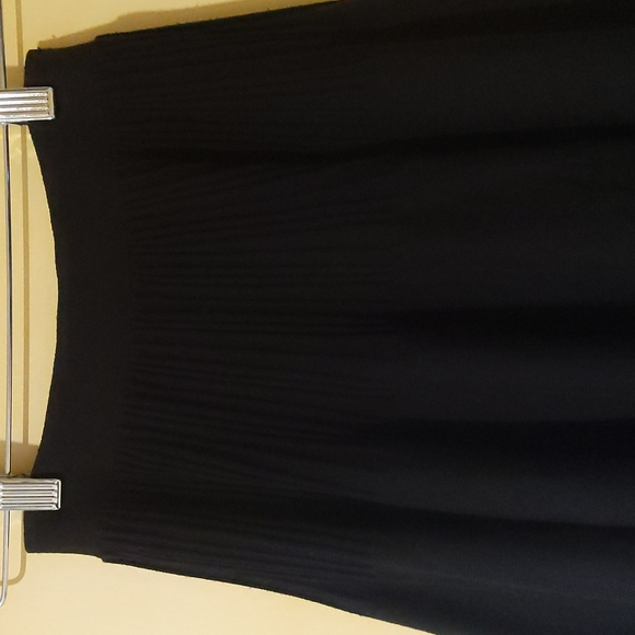 Long skirt - Picture 2 of 3